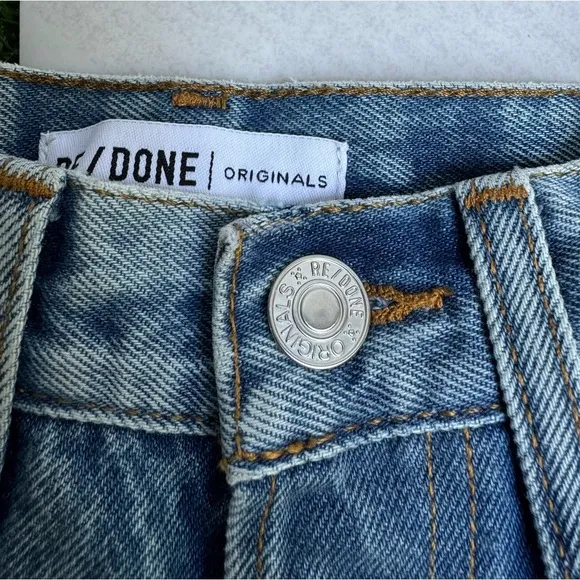 RE/DONE Originals 70s Bootcut Leg Jean in Weathered Indigo With Rip KneeSz 26